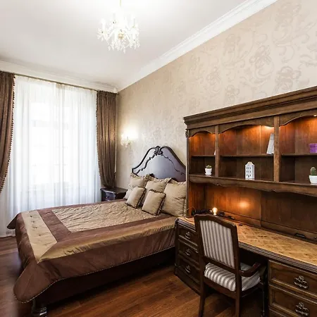Класична Стильна 3-Кім. Квартира На Театральній Lviv