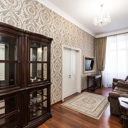 Класична Стильна 3-Кім. Квартира На Театральній Apartment