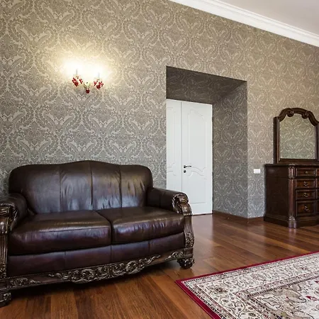 Класична Стильна 3-Кім. Квартира На Театральній Apartment Lviv