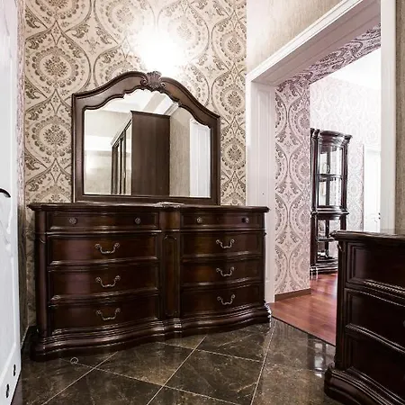 Класична Стильна 3-Кім. Квартира На Театральній Apartment Lviv