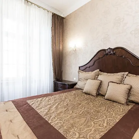 Класична Стильна 3-Кім. Квартира На Театральній Lviv