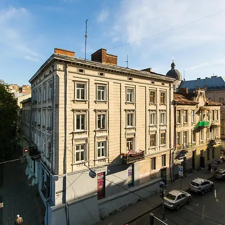 Класична Стильна 3-Кім. Квартира На Театральній