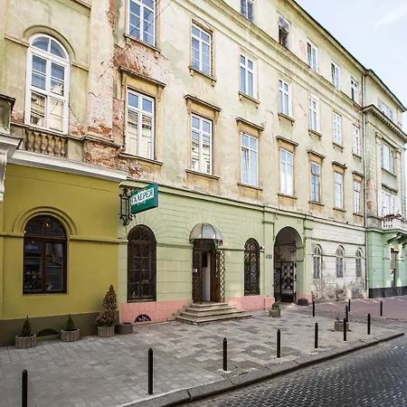 Класична Стильна 3-Кім. Квартира На Театральній Apartment